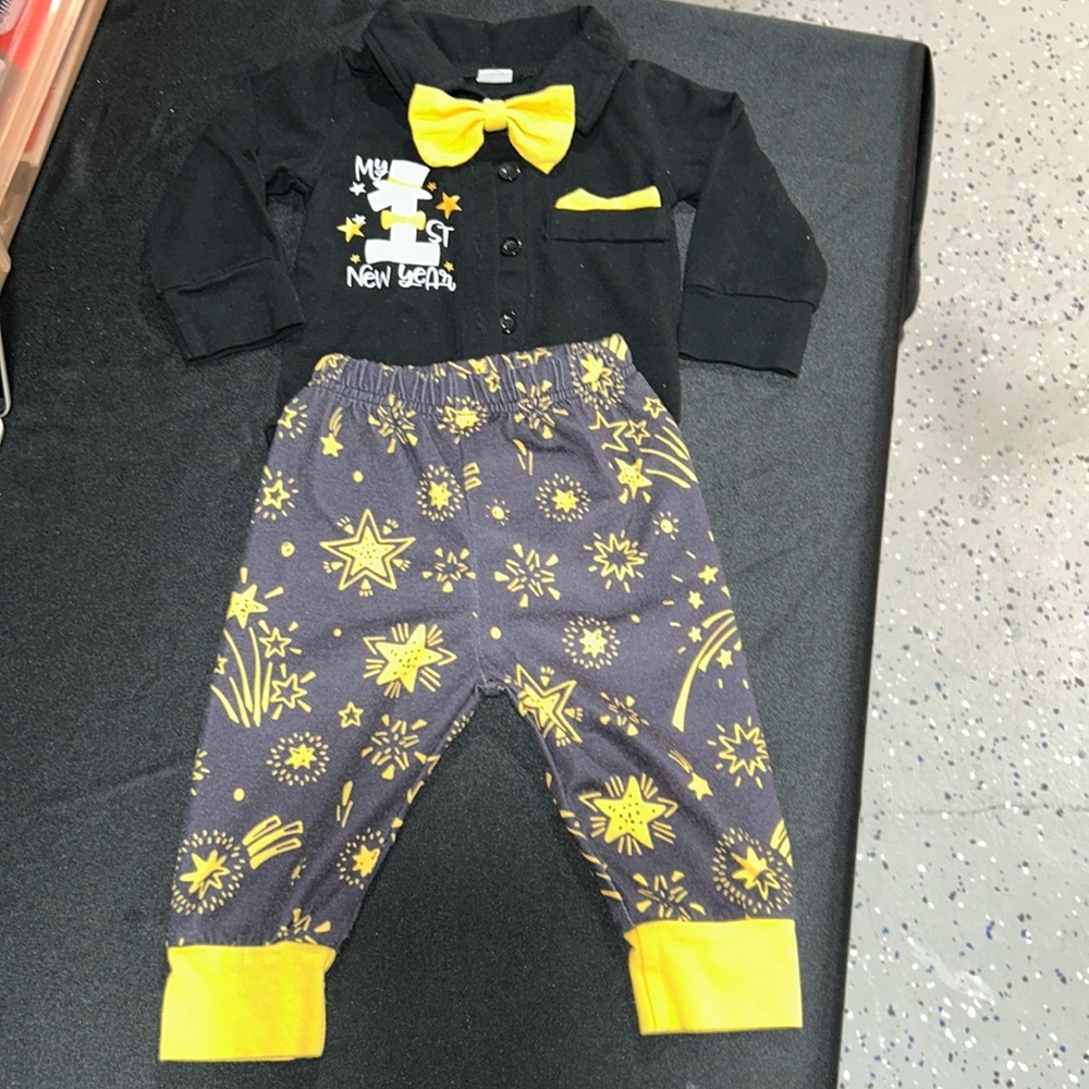 Baby New Year Outfit. (1060)